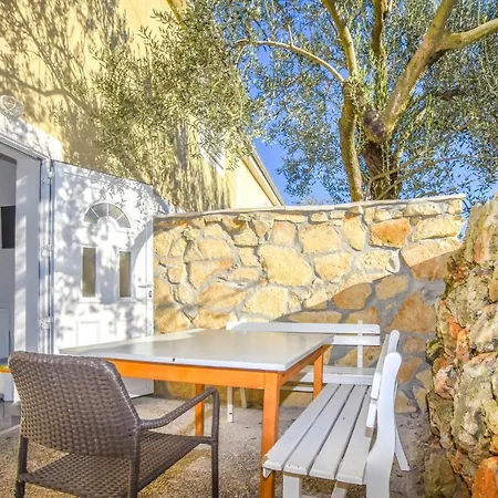 Apartment Apartments And Rooms Danitza *