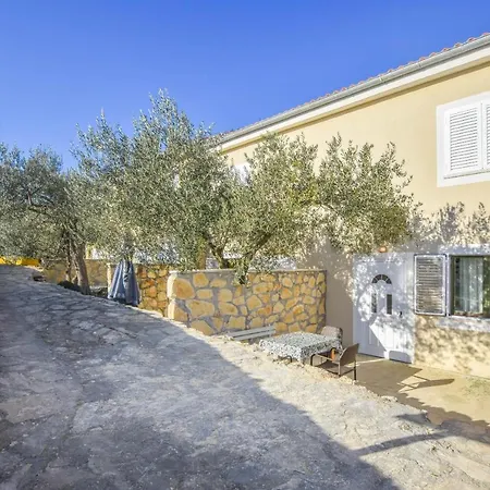 Apartments And Rooms Danitza Apartment *