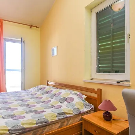 Apartment Apartments And Rooms Danitza
