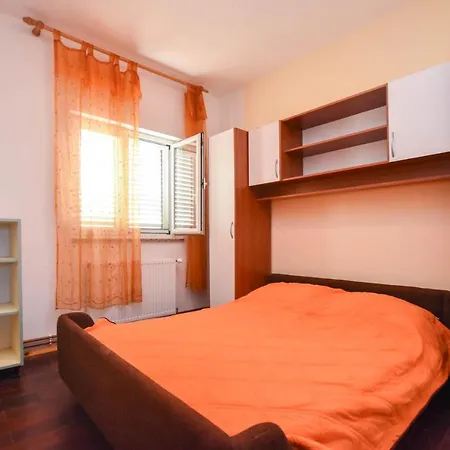 Apartment Apartments And Rooms Danitza