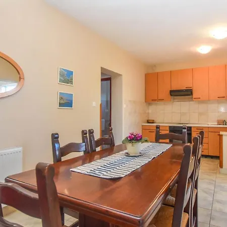 Apartment Apartments And Rooms Danitza Dobropoljana