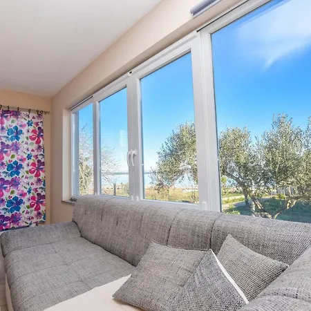 Apartment Apartments And Rooms Danitza Dobropoljana