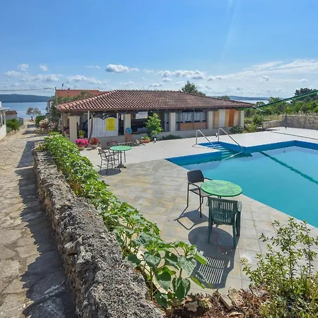 Apartments And Rooms Danitza