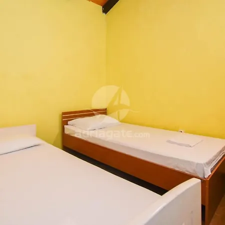 Apartments And Rooms Danitza Lejlighed