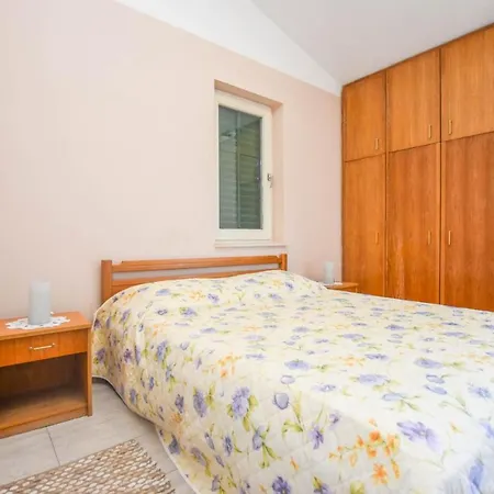 Apartments And Rooms Danitza