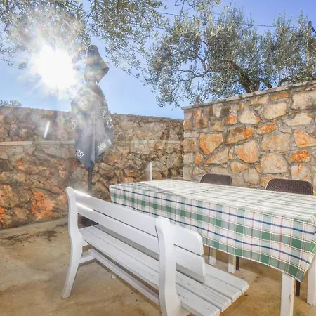 Apartments And Rooms Danitza Lejlighed *