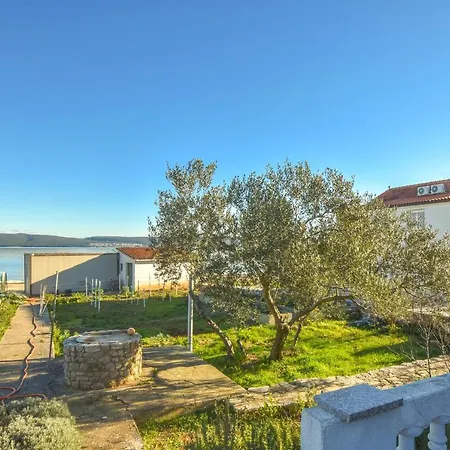 Apartments And Rooms Danitza *